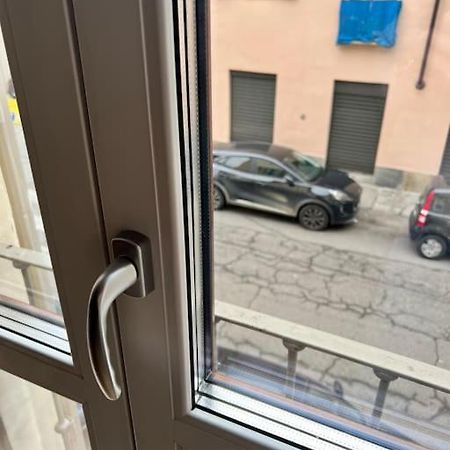 Casa Sassari - Vicino Porta Susa F.S. Турин Екстер'єр фото