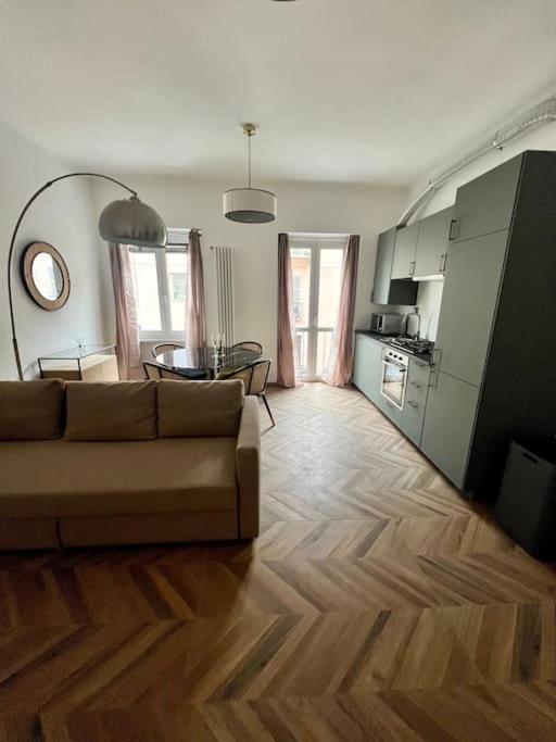 Casa Sassari - Vicino Porta Susa F.S. Турин Екстер'єр фото
