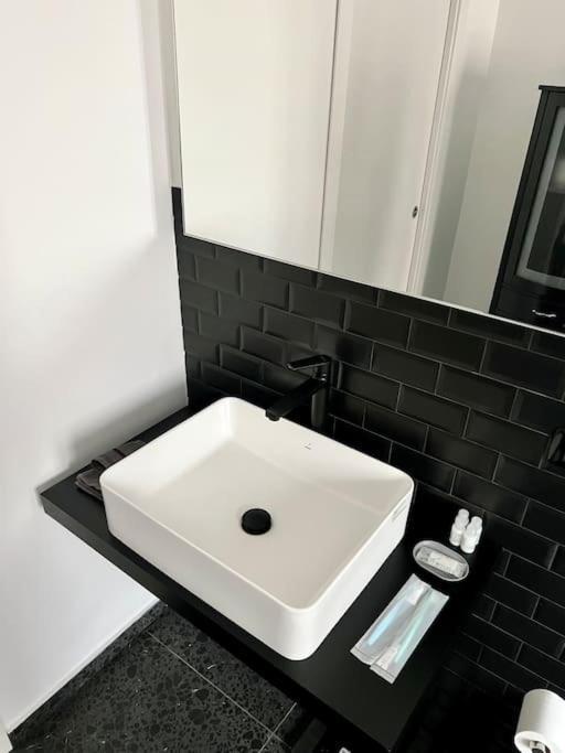Casa Sassari - Vicino Porta Susa F.S. Турин Екстер'єр фото