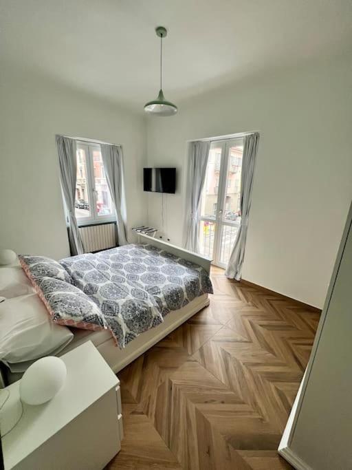 Casa Sassari - Vicino Porta Susa F.S. Турин Екстер'єр фото